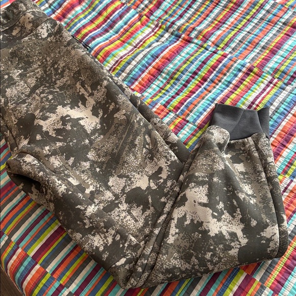 Sale $40 Nike tech fleece size medium slim fit tapered leg,  Camouflage nwt - Picture 14 of 16